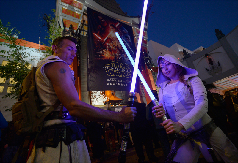Illustration for article titled The Awesome Cosplay and Excitement of Star Wars: The Force Awakens' Opening Night